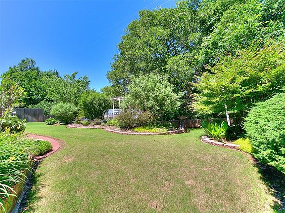 4th image of 2601 Northwood Ln
