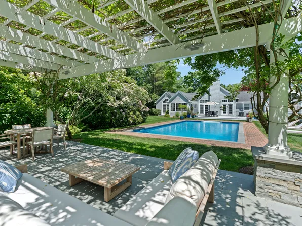 3 High Ridge Rd, East Hampton, NY 11937
