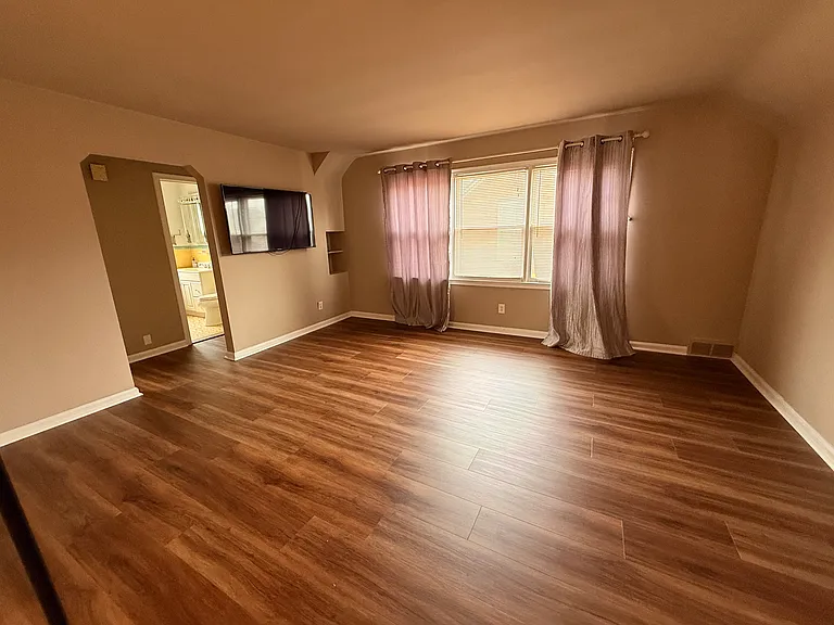 2056 Lennon St — Photo 18