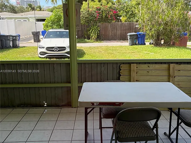 1635 Dewey St #B — Photo 3