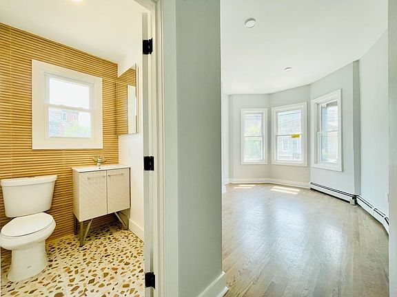 4th image of 484 Mercer St #1A