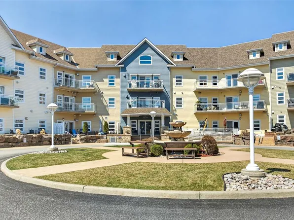 1550 Venetian Blvd #310, Pt Edward, ON N7T 0A4