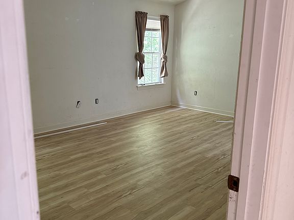 5th image of 869 Lym Dr