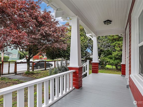 3rd image of 809 E 1st Street