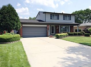 33136 Crestwell Dr, Sterling Heights, MI 48310