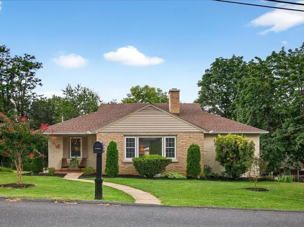 8 Belmont Dr, Staunton, VA 24401