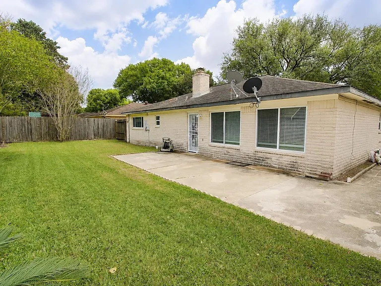9422 Claridge Dr — Photo 14