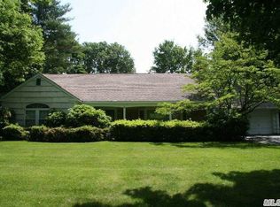 3 Skylark Ln, Stony Brook, NY 11790
