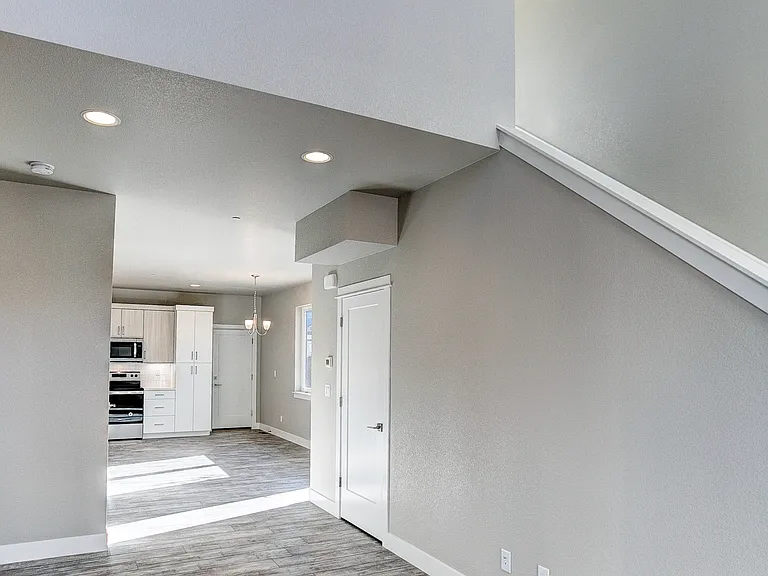 817 Cherokee Dr — Photo 3