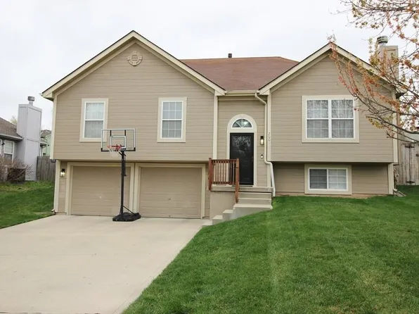 2001 N Ashley Dr, Independence, MO 64058