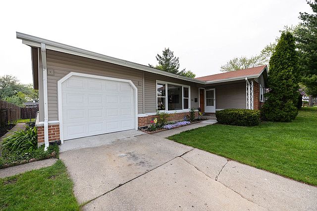 1st image of 214 Tanglewood Dr