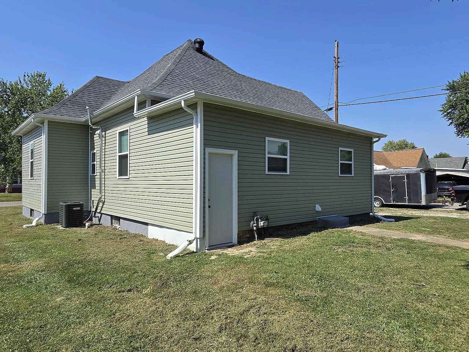 3 bed, 1421 sqft, $1,700 — Photo 4