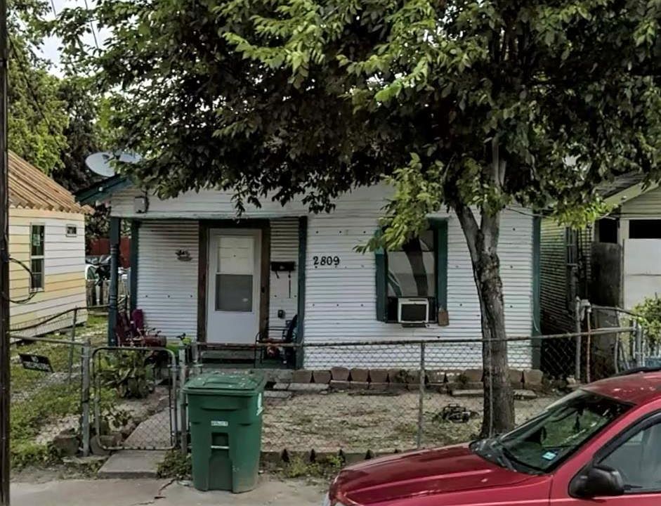 1st image of 2809 Tuam St