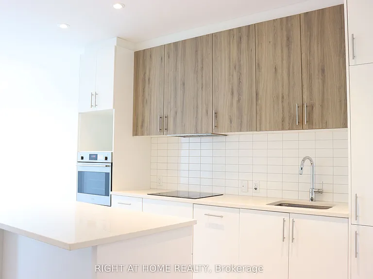 181 King St S #803 — Photo 4