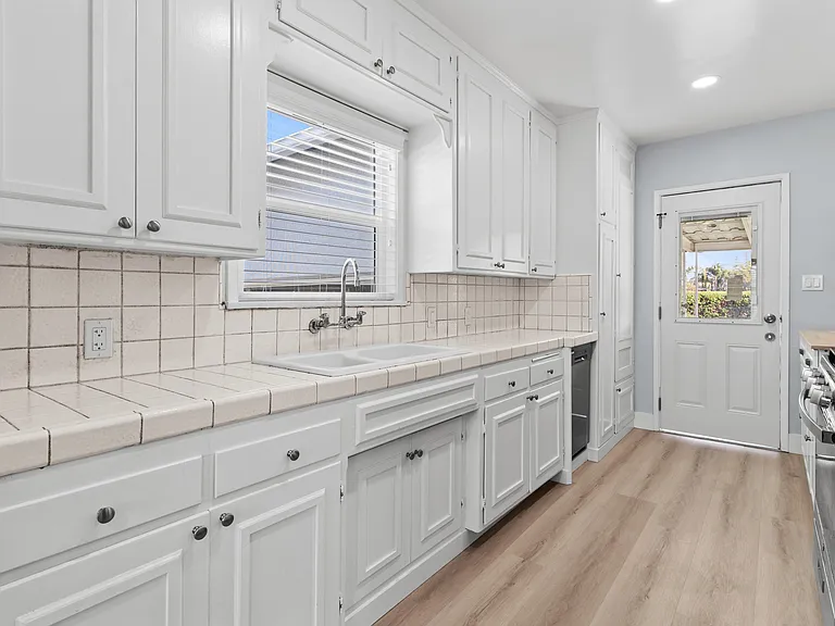 815 Wakefield Ave — Photo 37