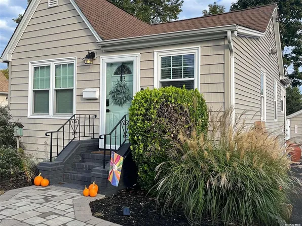 113 Terrace Avenue, West Babylon, NY 11704