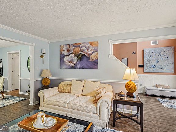 5th image of 1142 W Shore Dr