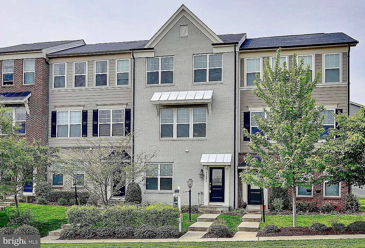 Photo 1 of 21 - 43893 Eastgate View Dr - Chantilly, VA Primary Photo - 43893 Eastgate View Dr