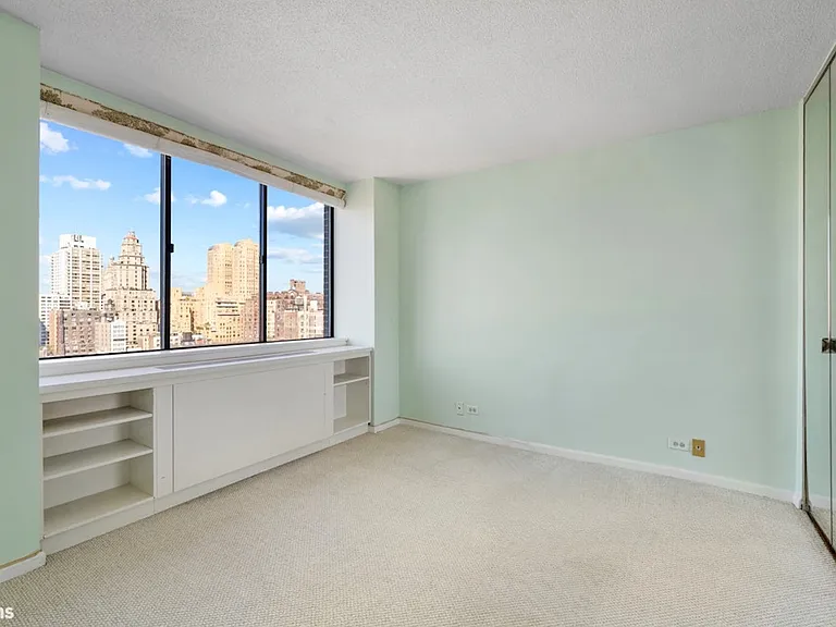 45 W 67th St #18A — Photo 3