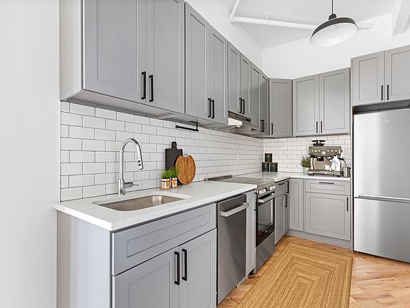 5th image of 239 Banker St APT 4Q