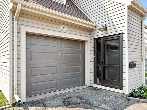 3rd image of 337 Kingswood Dr #20