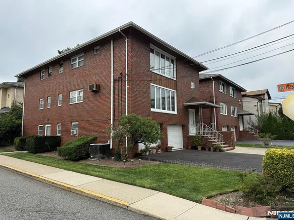 2457 8th St, Fort Lee, NJ 07024