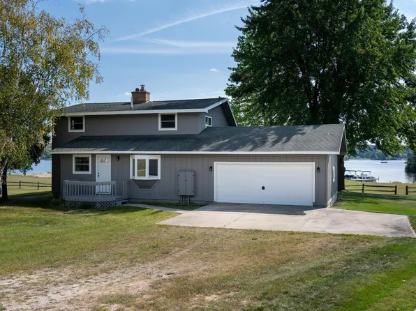 1081 Lincoln Dr, Lake Isabella, MI 48893