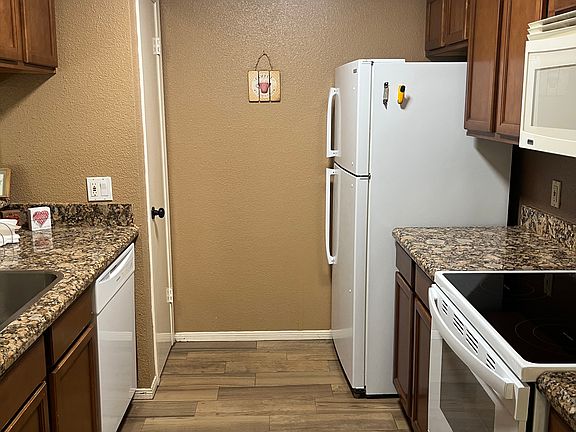 3rd image of 4601 Carmen Ave
