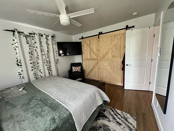 3rd image of 8464 Murietta Ave #8464