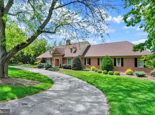 925 Summit Cir N, York, PA 17403
