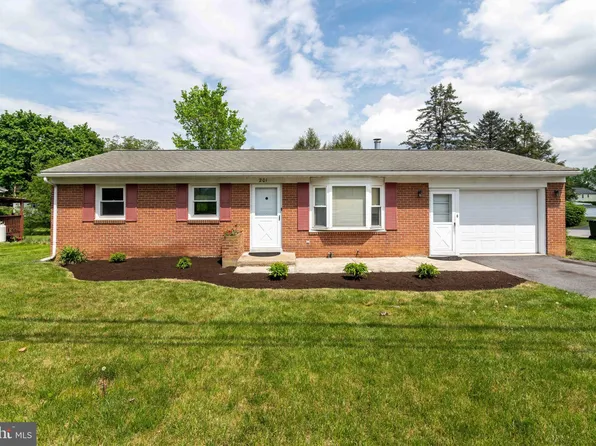 201 Eastbrook Rd, Smoketown, PA 17576