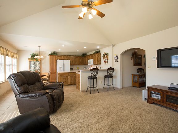 9+ Vaulted Ceilings & Open Concept