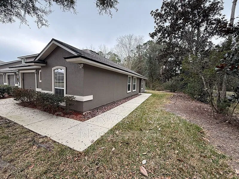3 bed, 2.0 bath, 1050 sqft, $1,800 — Photo 2