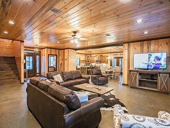 5th image of 44 Timber Hill Ln