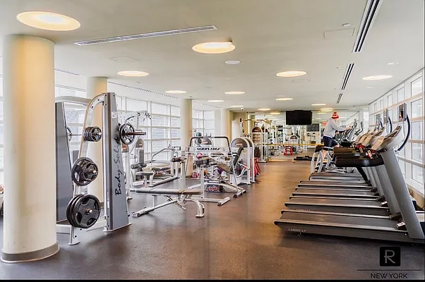 Sold by R New York | media 22