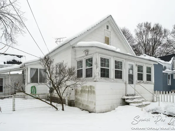 706 S Broas St, Belding, MI 48809