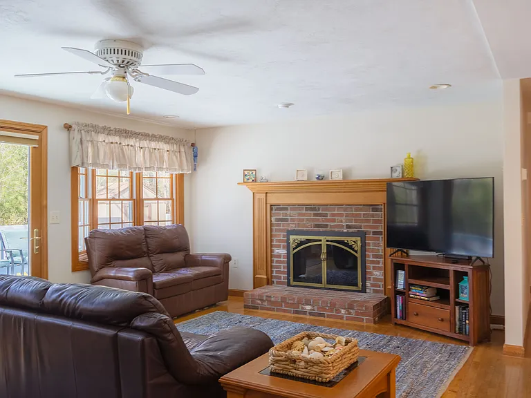141 Harlow Rd — Photo 5
