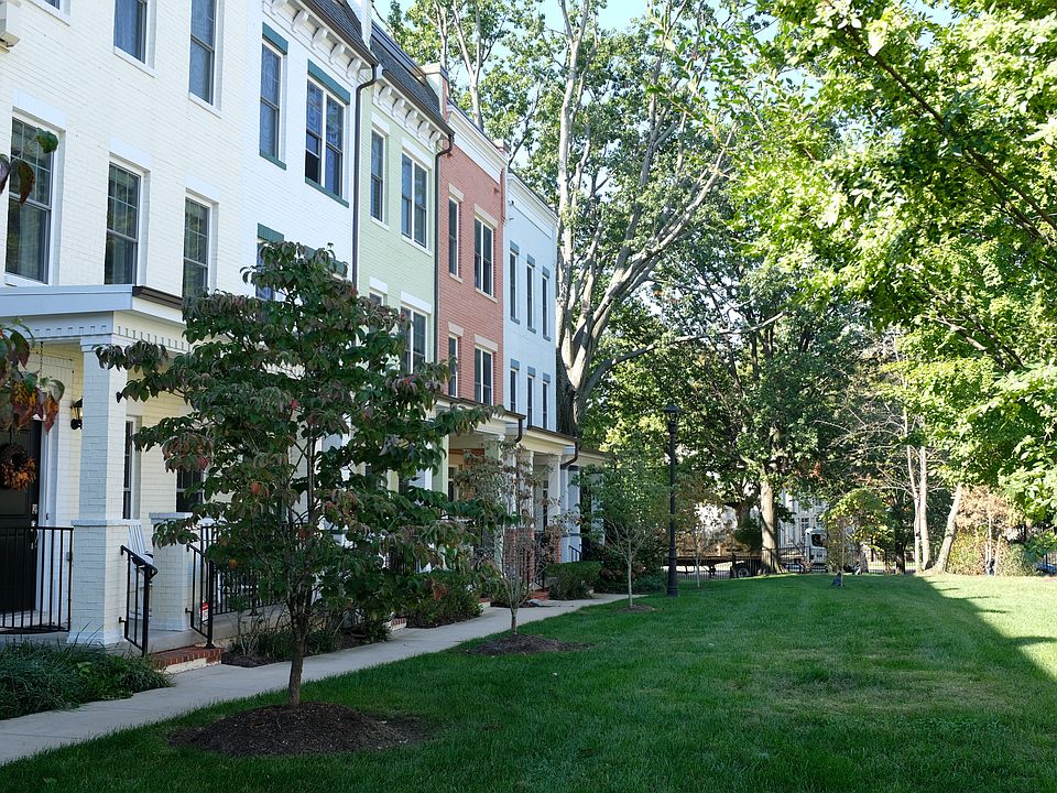 1st image of 2870 Chancellors Way NE
