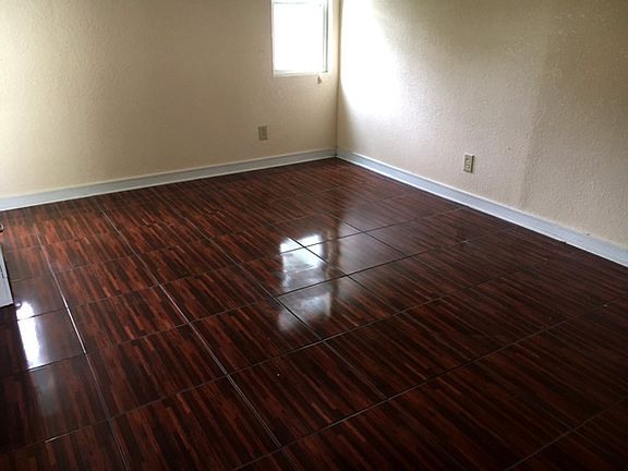 4th image of 1007 18th Ave N