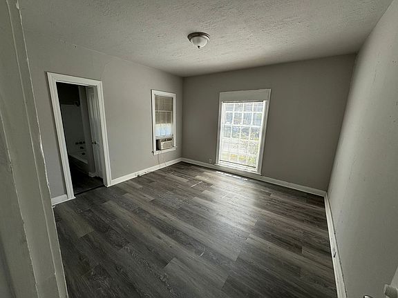 5th image of 1142 Lyle St #1