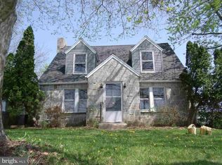 15 S Main St, Seven Valleys, PA 17360