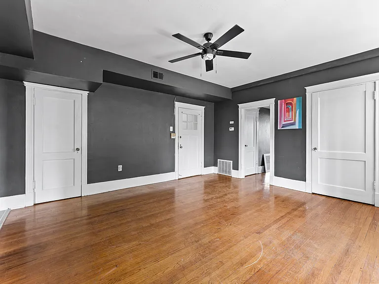 554 Limit Ave #304 — Photo 3