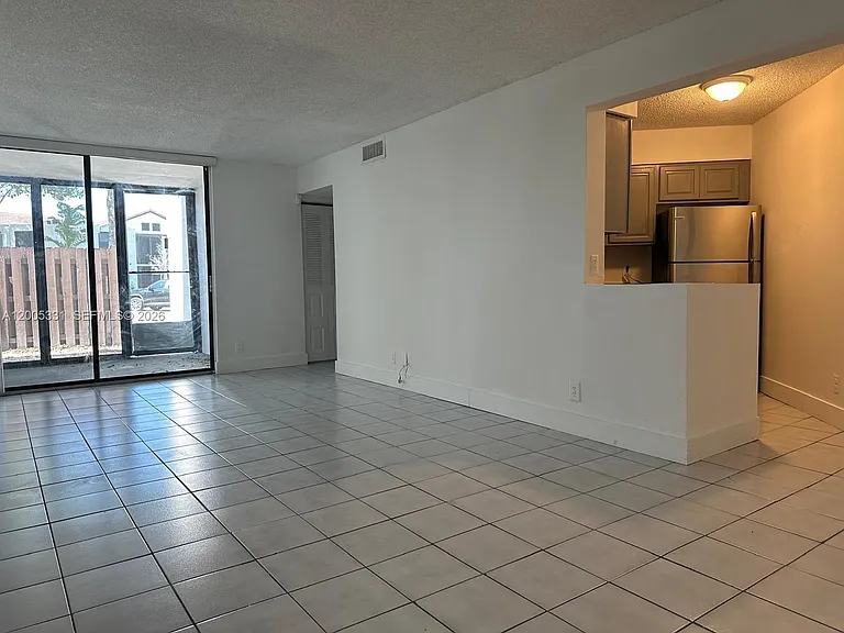 215 Lake Pointe Dr #113 — Photo 2