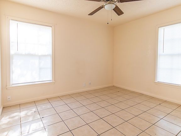 4th image of 915 Brewster Ave