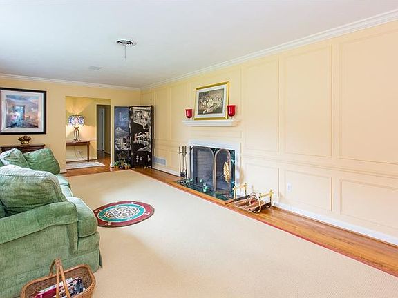 5th image of 649 Langholm Dr