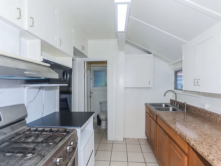 2534 E Manoa Rd #C — Photo 3