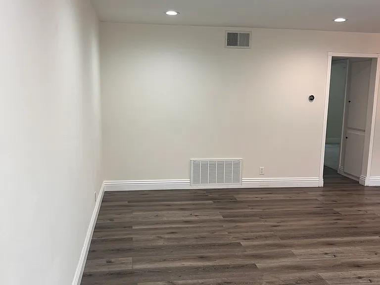 31568 Agoura Rd #6 — Photo 22