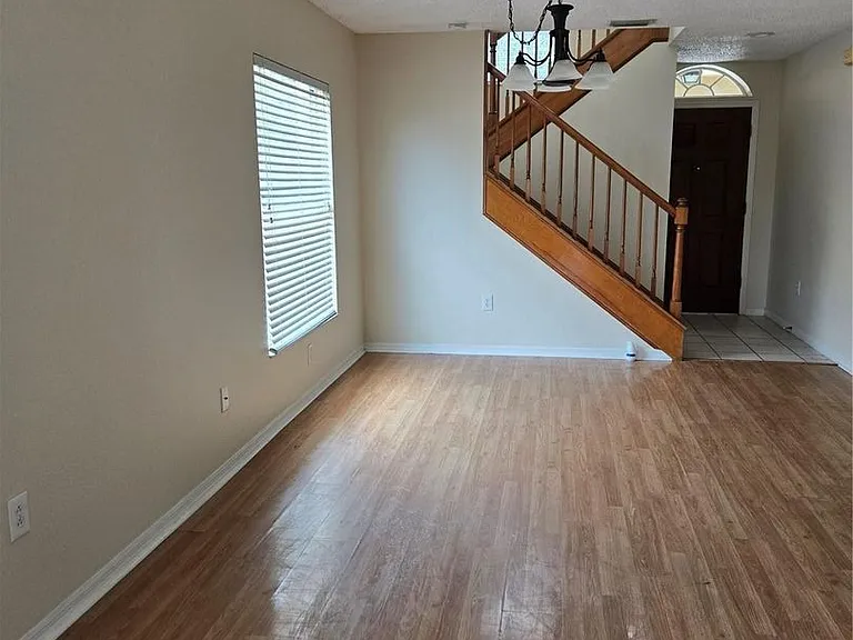728 Burlwood St — Photo 16