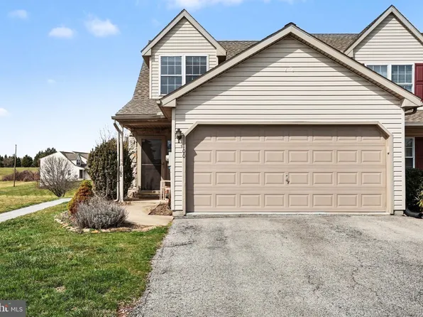 100 Stonecrop Ln #M100, Manchester, PA 17345