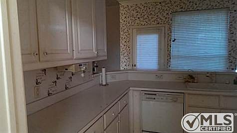 4th image of 915 Sunningdale